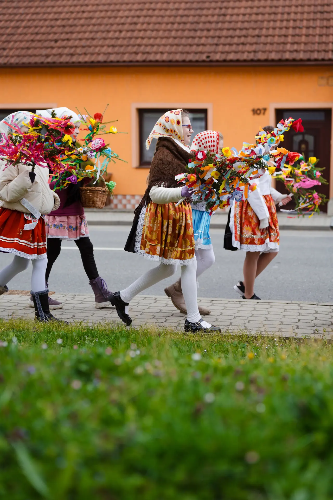Holčička s létečkem