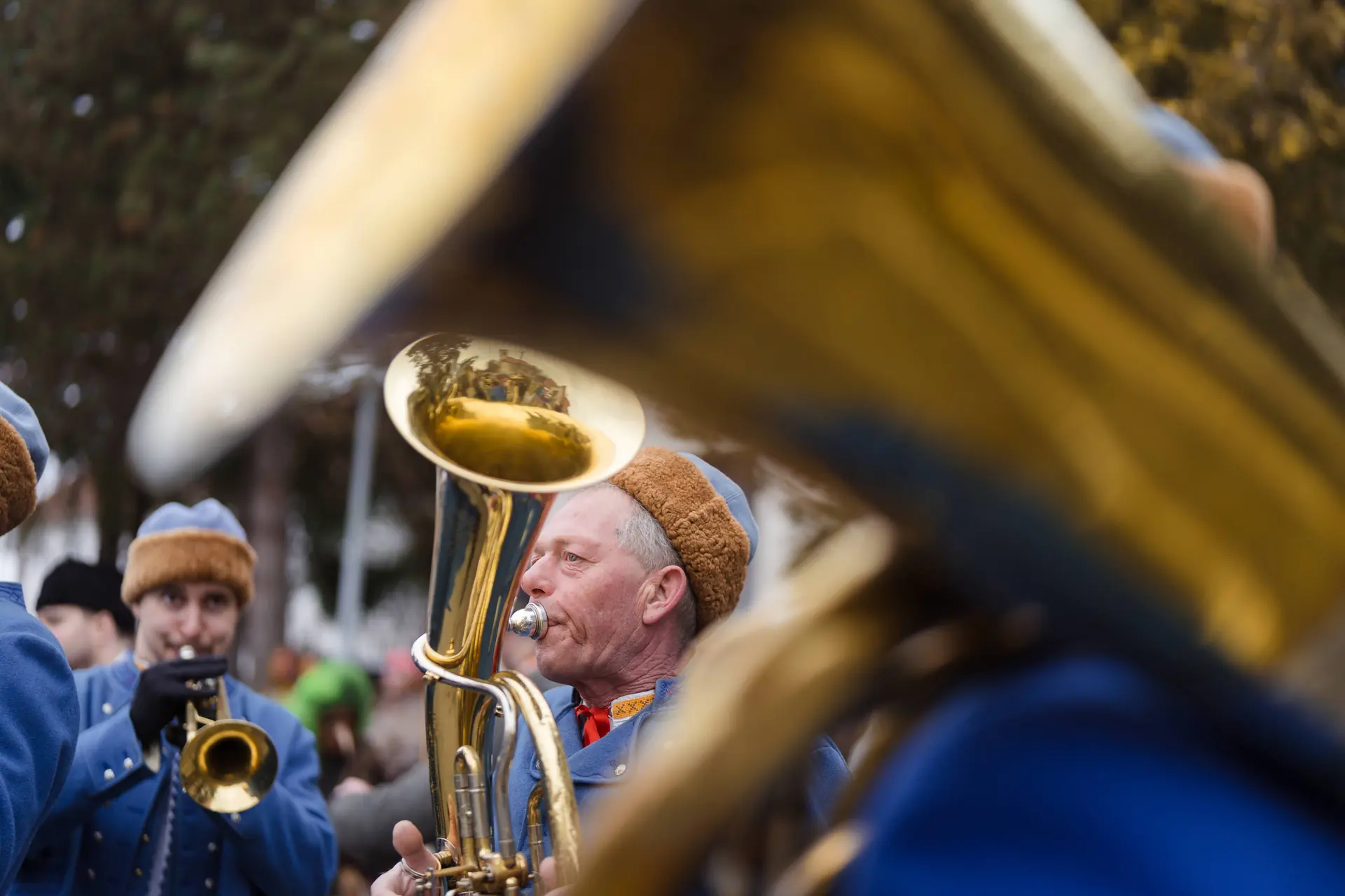 Muzikant fašankové dechovky s křídlovkou
