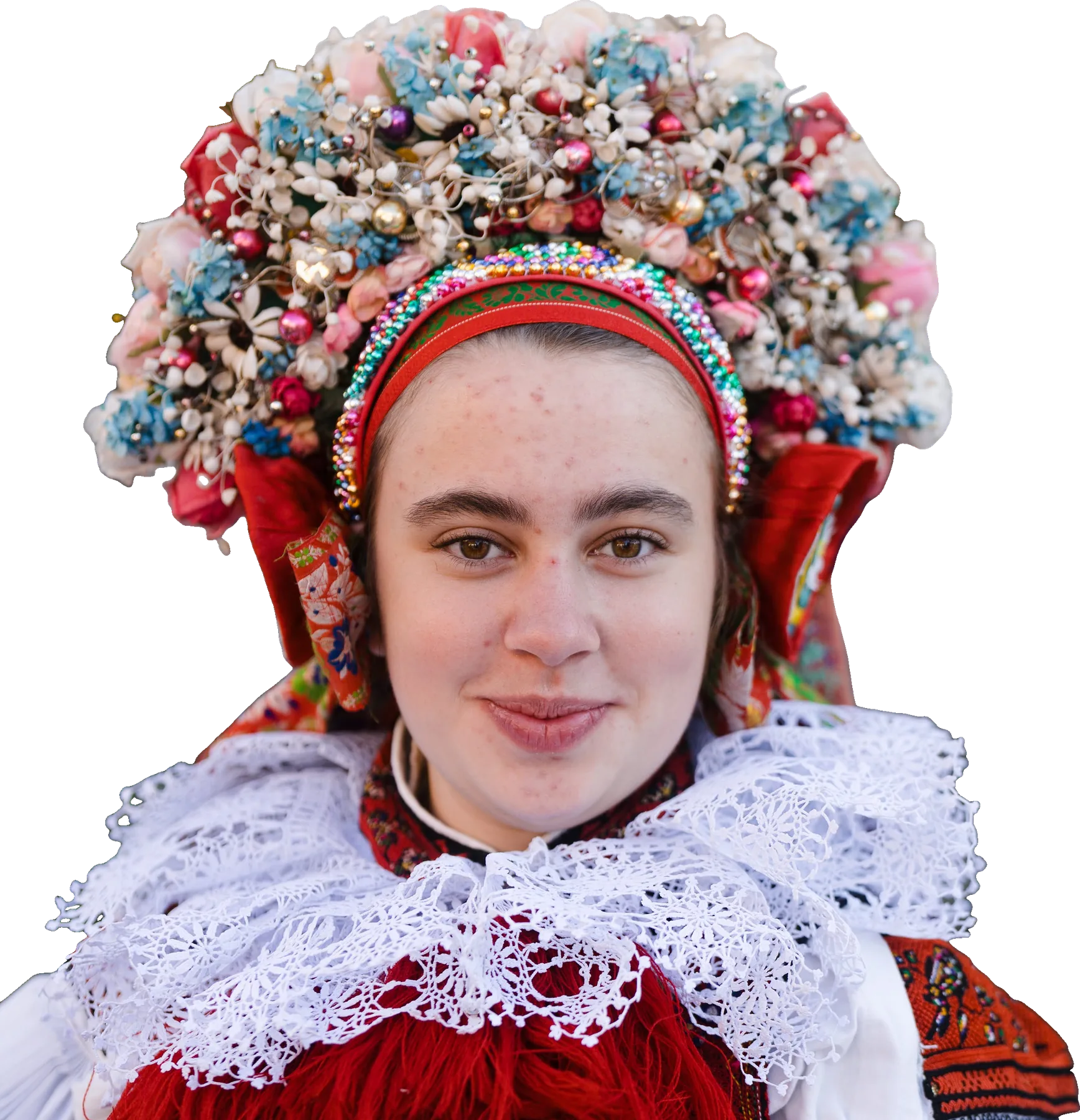 Krojovaná dívka s vysokou zdobenou partou